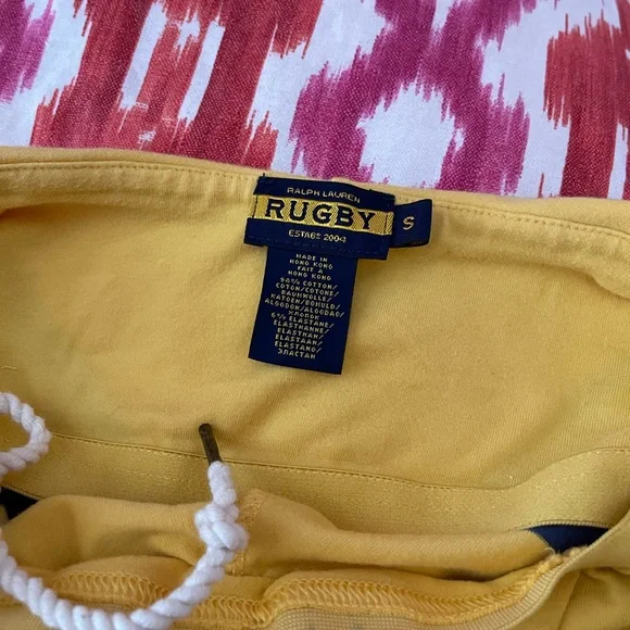 Very new/clean, white traps tie back neck. Very elegant style. House w. no pets - Picture 3 of 6